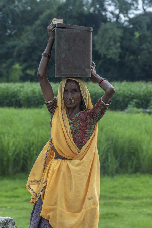 02 - India - mujer